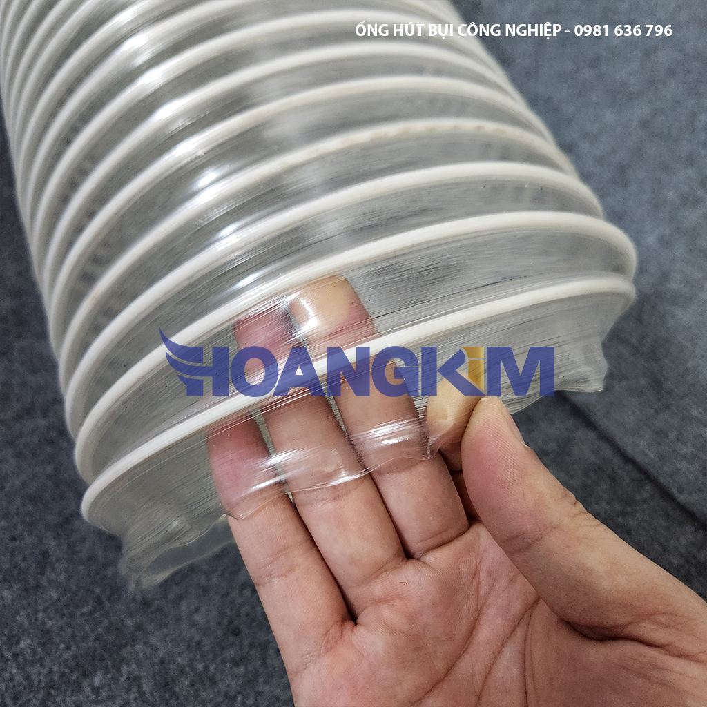 Ống hút bụi có phần nhựa dày khoảng 0.6mm đảm bảo độ co giãn đàn hồi